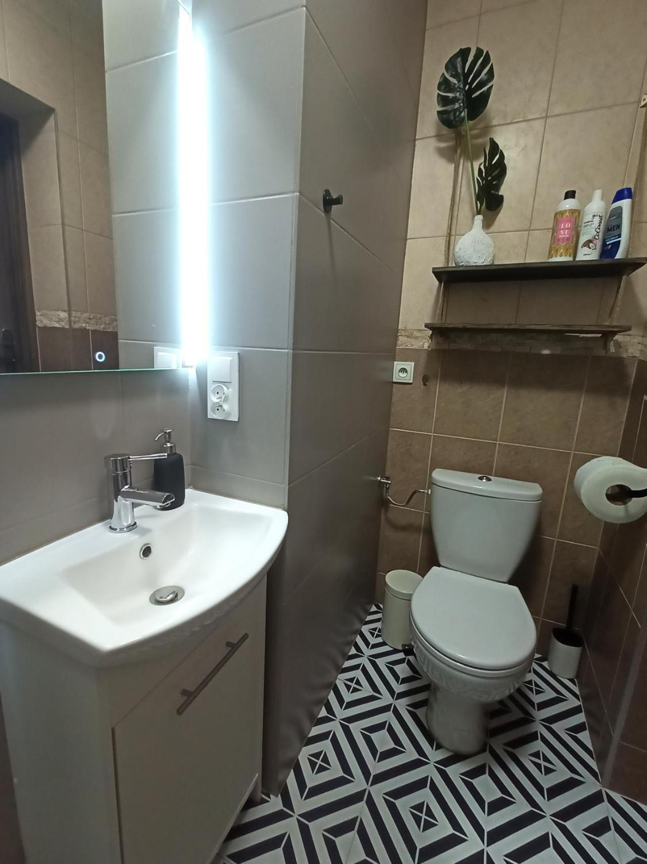 Lemuria Pokoje Hostel Chojnowska A Legnica Buitenkant foto