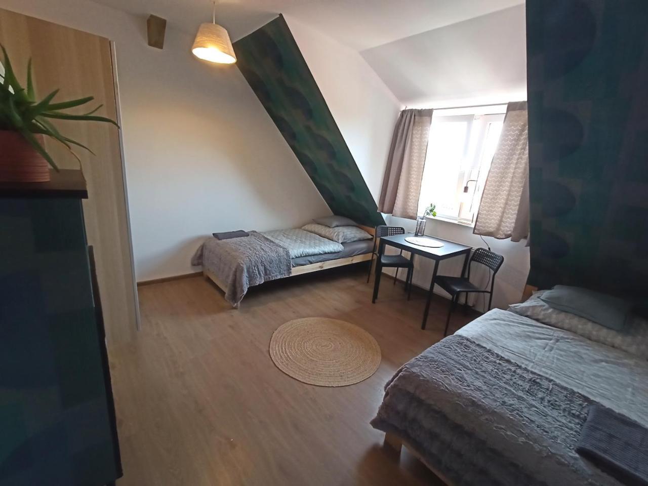 Lemuria Pokoje Hostel Chojnowska A Legnica Buitenkant foto