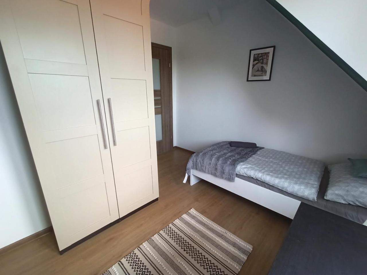 Lemuria Pokoje Hostel Chojnowska A Legnica Buitenkant foto