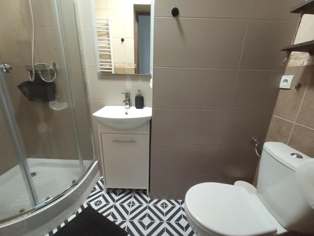 Lemuria Pokoje Hostel Chojnowska A Legnica Buitenkant foto