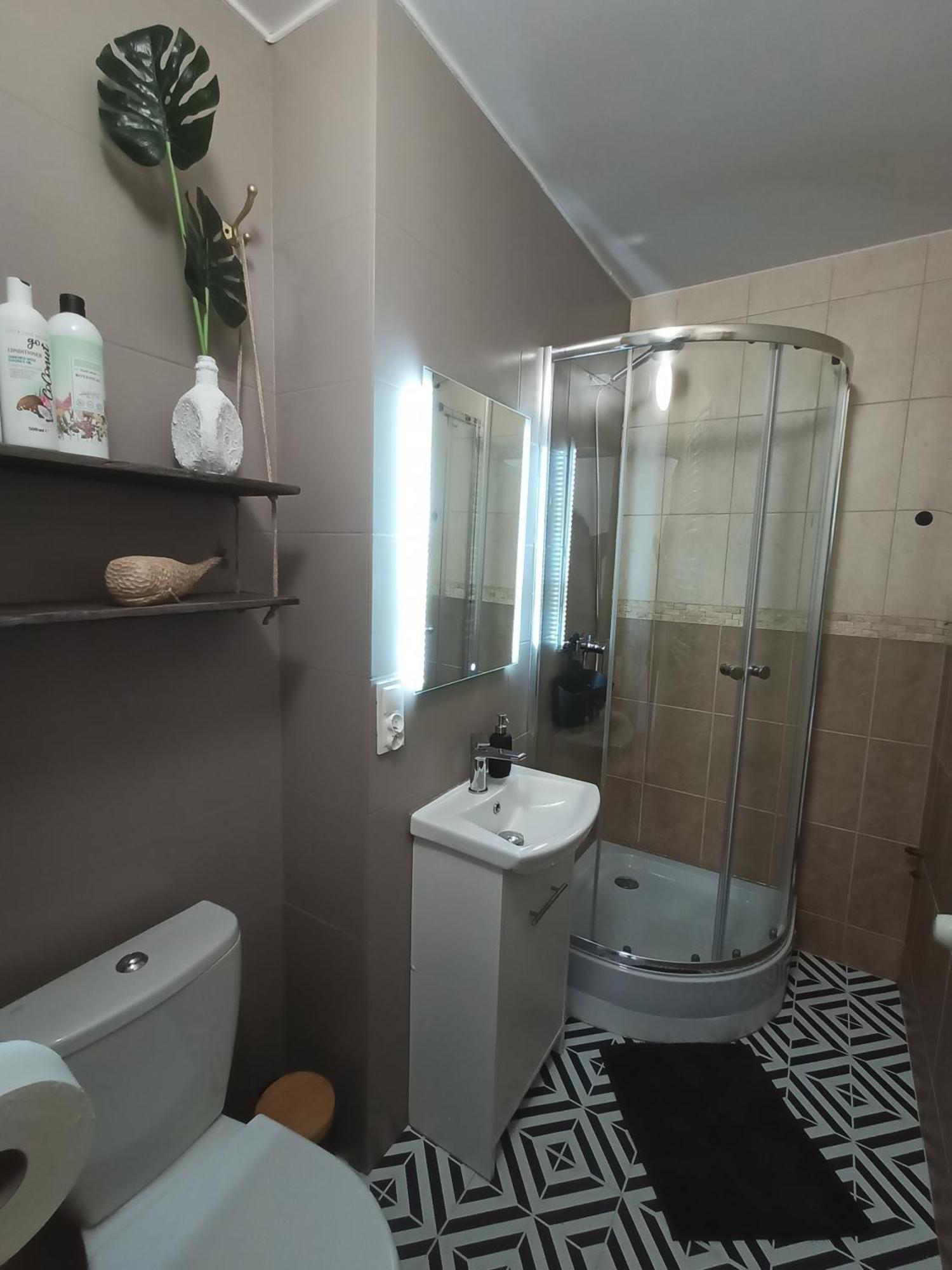 Lemuria Pokoje Hostel Chojnowska A Legnica Buitenkant foto